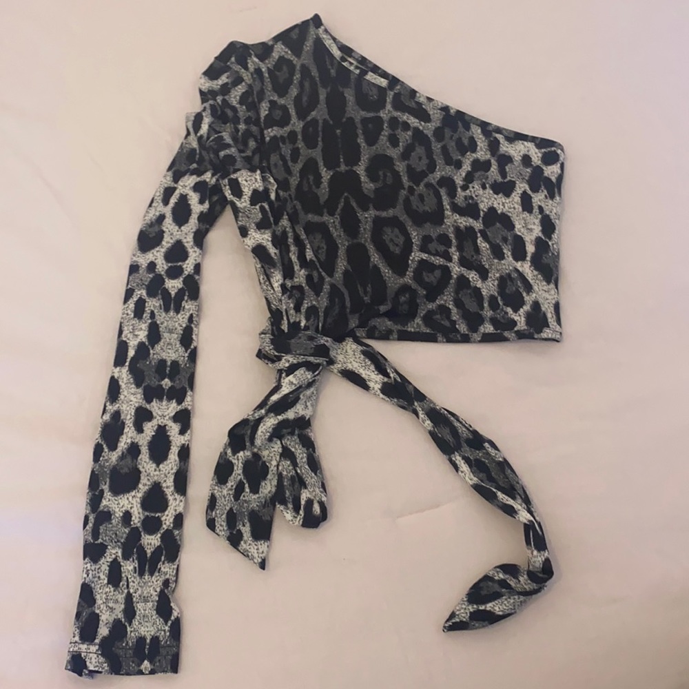 One shoulder crop top